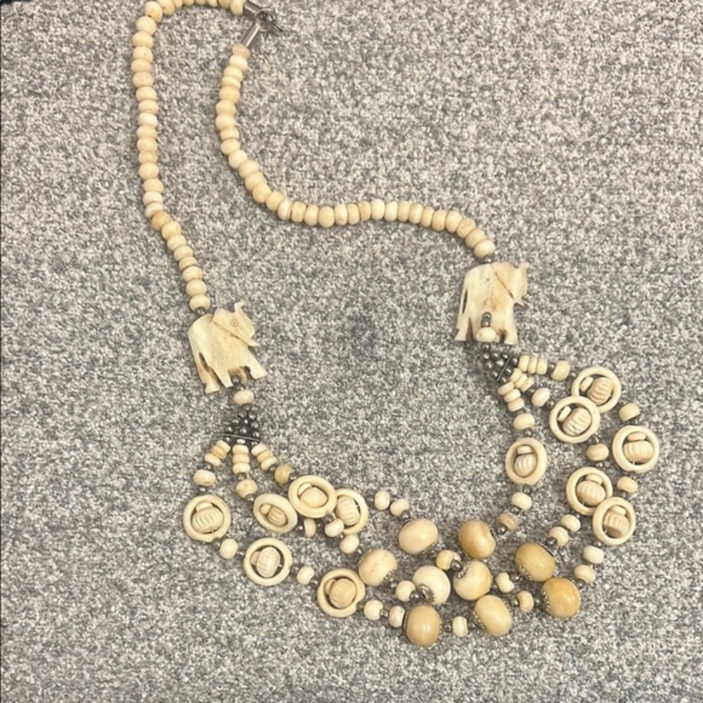 VTG Handmade Hand carved bone necklace